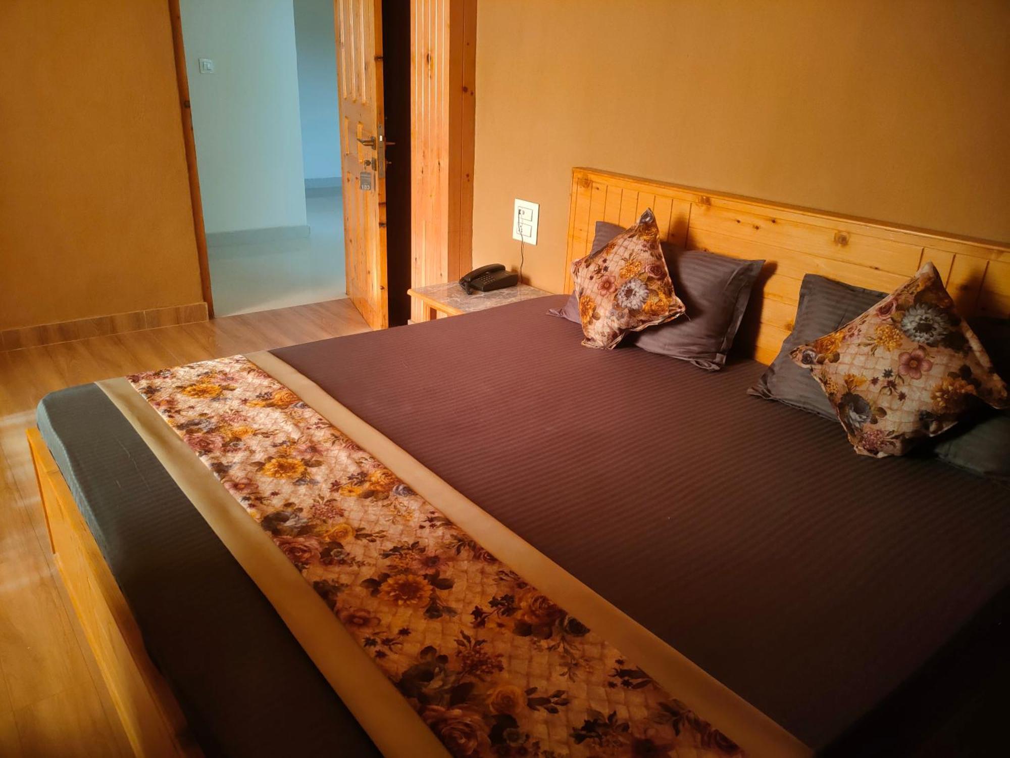 Hotel Cozy Haven Mandi Szoba fotó